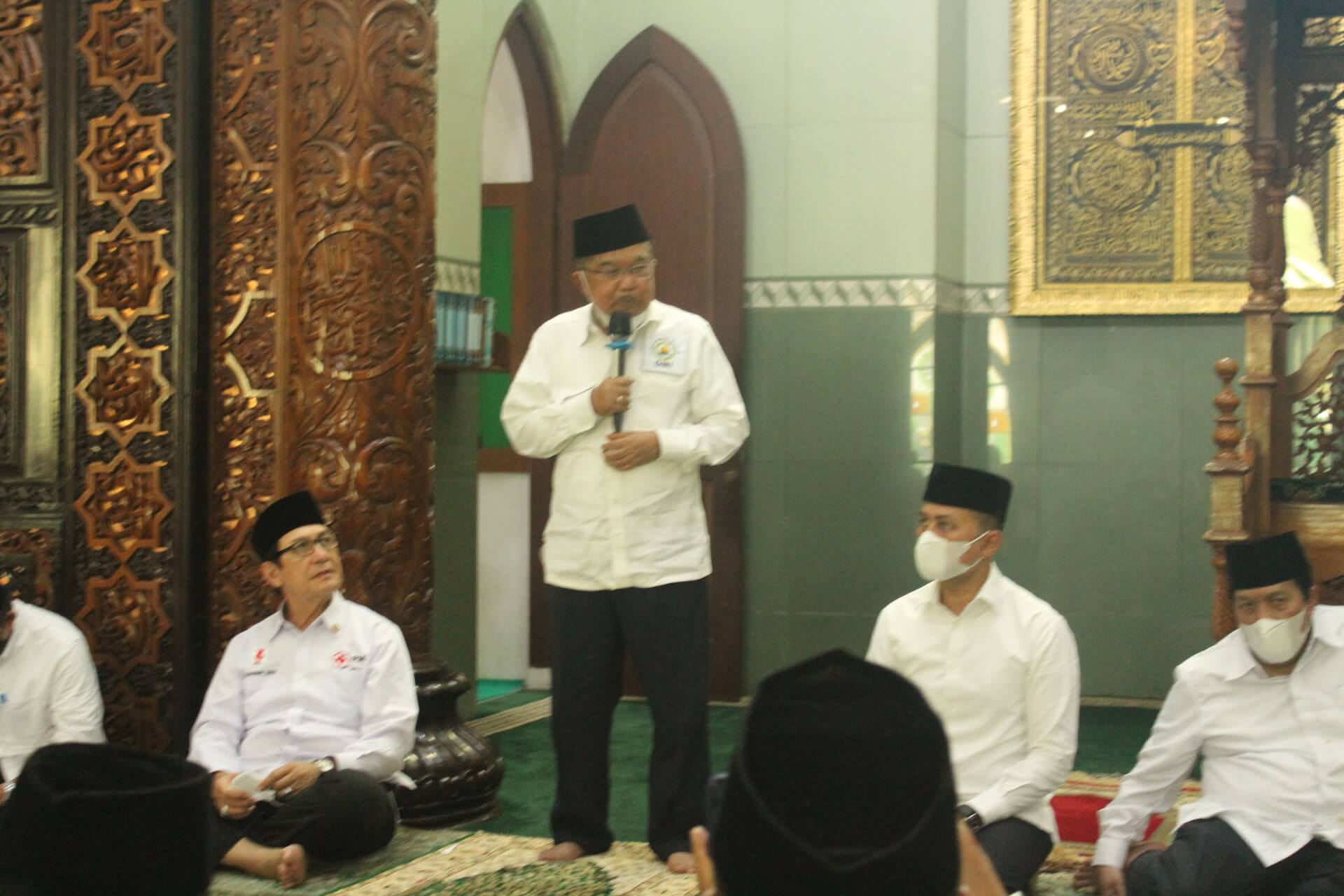 Bapak Dr. H.M. Jusuf Kalla Berkunjung Ke Masjid Al-Musannif