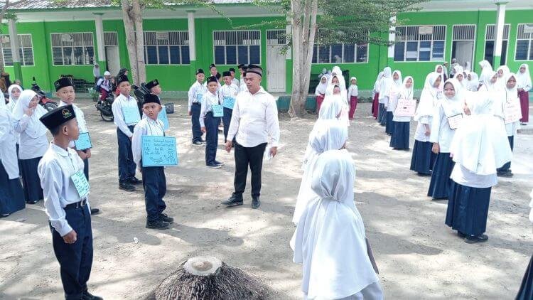Kegiatan Massa Taaruf Madrasah DI MTs Syarifah Yayasan Haji Anif Gambus Laut