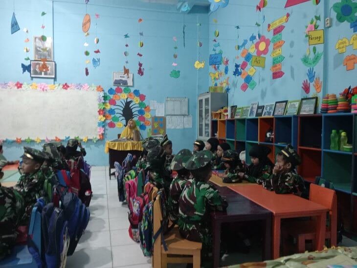 Santri RA Anugerah Belajar Melafalkan dan Menghafalkan Bahasan Arab