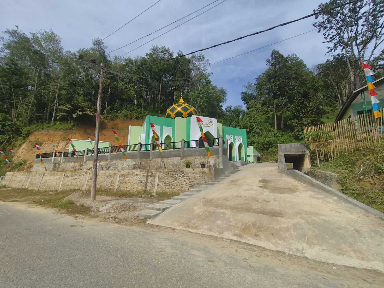 Masjid Al-Musannif Al-Bi-tsatul Islamiyah Di Resmikan Ketua Yayasan Haji Anif