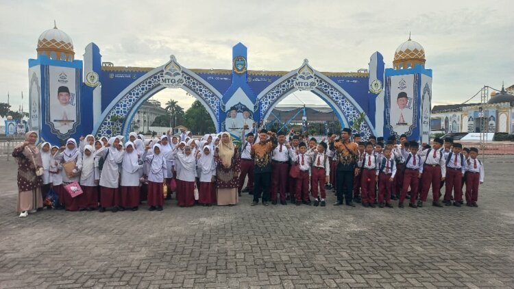 Siswa MIS Anugerah YHA Sampali Deli Serdang Menyaksikan MTQ Ke-40 Sumatera Utara